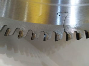 金剛石鋸片與硬質(zhì)合金鋸片的區(qū)別及選購指南